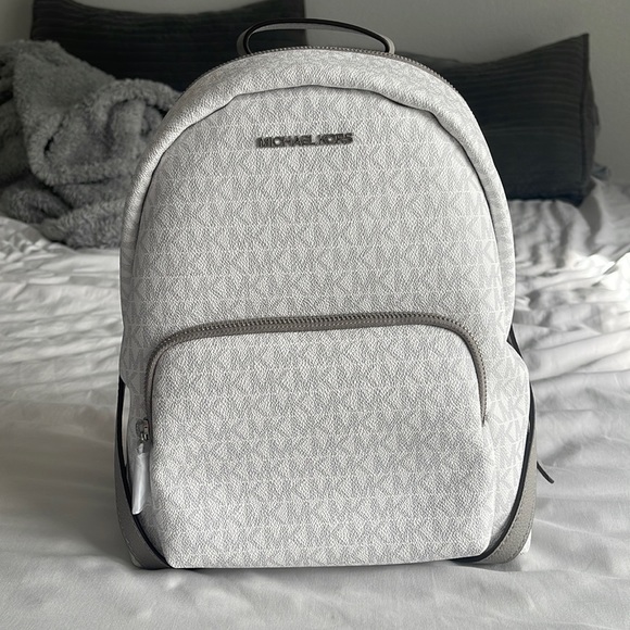 MICHAEL KORS グレー バックパック MICHAEL KORS グレー バックパック - メルカリ